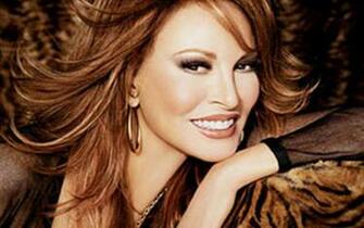 Raquel Welch Wallpaper HD Image