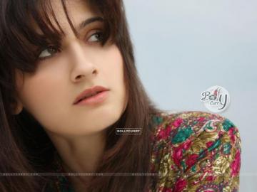 Wallpaper Sanjeeda Shaikh Size