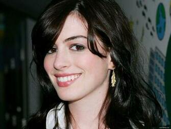 Anne Hathaway iPhone Wallpaper