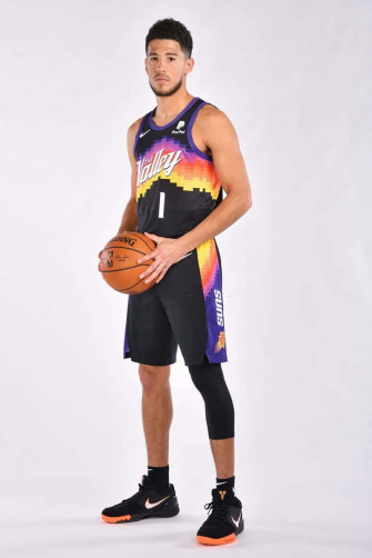Devin Booker Shows Off His New iPhone Wallpaper