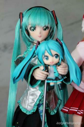 Hatsune Miku With Chibi By Ravisheliz