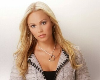Laura Vandervoort Image Pictures