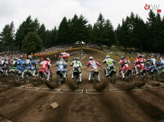 Dirt Bike Prepare For A Racedirt Stunts Race In India Wallpaper