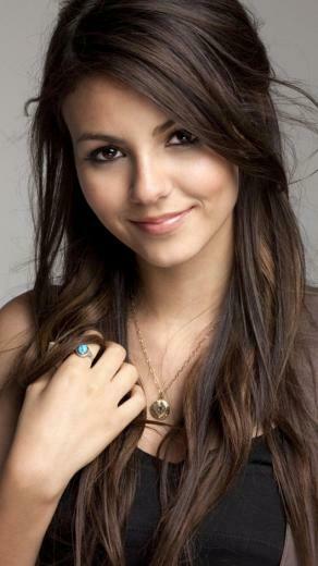 Beautiful Victoria Justice iPhone Wallpaper