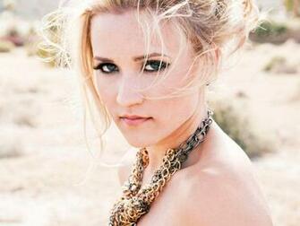 Emily Osment Wallpaper