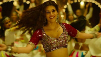 Kriti Sanon Mimi Song Wallpaper