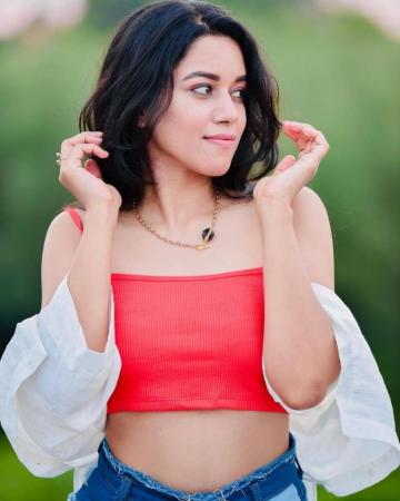Mirnalini Ravi Photos HD Image Pictures Stills Of