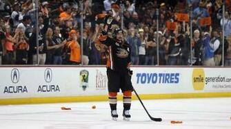 Teemu Selanne Saluting The Crowd For Very Last Time I