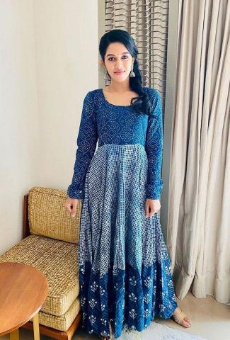 Mirnalini Ravi Wallpaper Photogallery