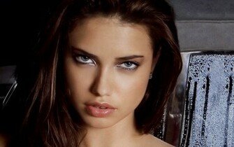 Adriana Lima Beautiful Wallpaper Image