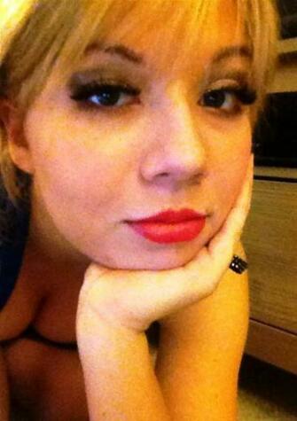 Jennette Mccurdy Cleavage Jeannette Enhances Her Fame