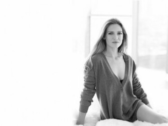 Wallpaper Anna Torv Sexy Nightshirt Galaxy Tab