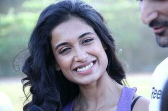 Sarah Jane Dias Hot Wallpaper Photos