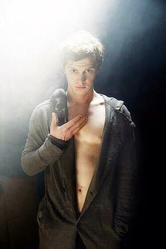 Evan Peters Background