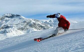 Skiing Ride Slopes Skier Snow Wallpaper Background Ultra HD