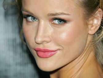 Joanna Krupa Background