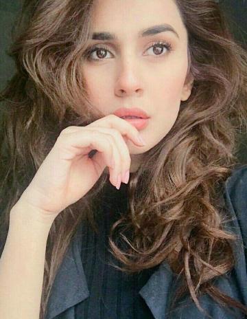Kubra Khan Beautiful Girl Face Eyes Celebrity Wallpaper