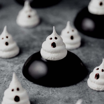 A Sweet And Delightful Meringue Dessert Wallpaper