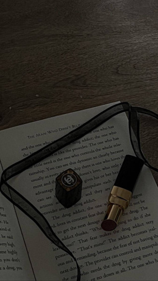 Chanel Aesthetic Wallpaper