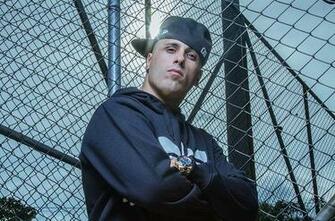 Enrique Iglesias Nicky Jam S El Perdon Tops Hot Latin