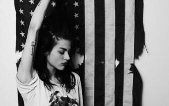 France Bean Cobain Beverly Hil Wallpaper
