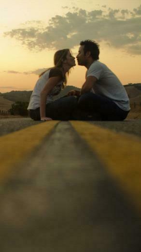 Kissing Couple iPhone Wallpaper Top