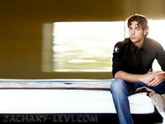 Zachary Levi Wallpaper