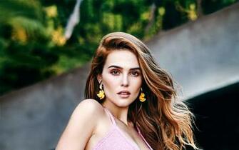 Zoey Deutch Wallpaper High Quality Resolution