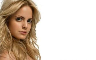 Mena Suvari Hot Wallpaper