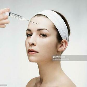 Best Woman Recieving Botox Injection In Forehead Wallpaper