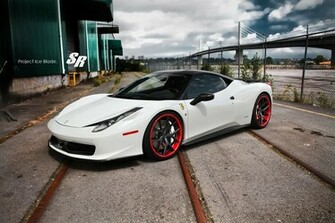 Ferrari Italia Widescreen Car Wallpaper