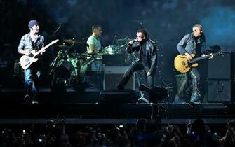 Hq U2 In Concert Wallpaper