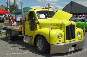 B Series Mack Truck Wallpaper