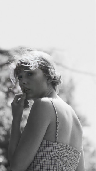 Taylor Swift Lockscreen In Wallpaper