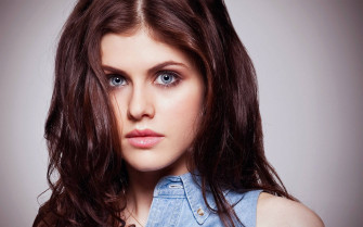 Alexandra Daddario Wallpaper