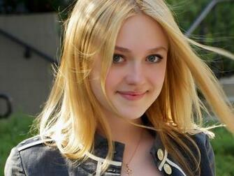Hot Wallpaper Of Hollywood Actress Dakota Fanning Uth