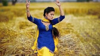 Kaur B Punjabi Singer Wallpaper Desigallan Net Movie