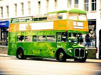 London Green Bus Wallpaper