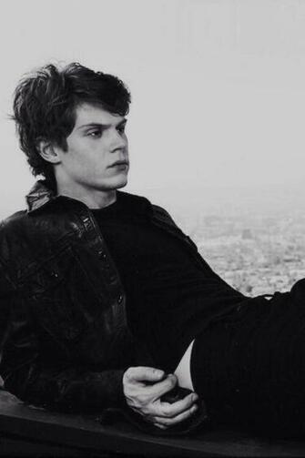 Evan Peters Wallpaper