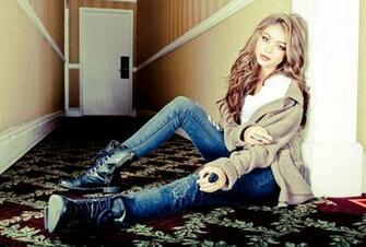 Sarah Hyland Women Modern Family Wallpaper HD Desktop And