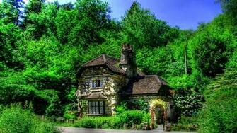 Country Cottage Wallpaper