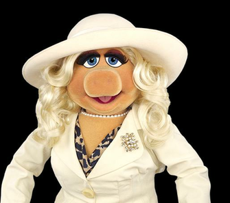 Miss Piggy Muppet Hub