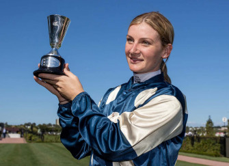 Jockey Sensation Jamie Kah In Action Wallpaper