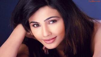 Best Daisy Shah Wallpaper Hot And HD Funmoz