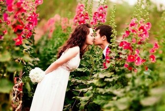 Love Hug Kiss HD Wallpaper