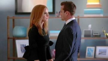 Suits Recap Harvey Blows Up After Kiss With Donna