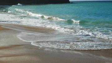 Mlewallpaper Waves Lapping On The Beach