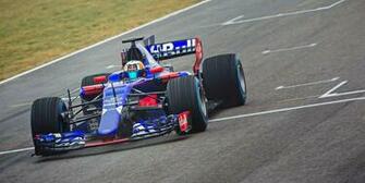 F1 Toro Rosso Str12 Joue L Comme Mercedes Le