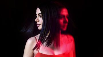 Wallpaper 4k Emeraude Toubia Photoshoot