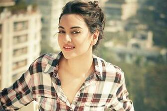 Sonakshi Sinha Beautiful Bollywood Girl Wallpaper Best HD
